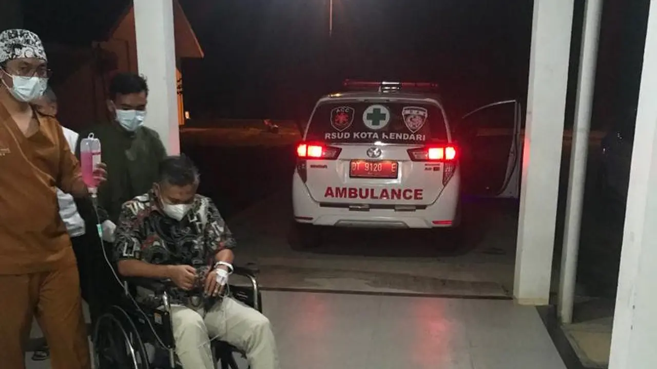 Mantan Wali Kota Kendari Sulkarnain Kadir menjalani rawat inap di UGD RSUD Kota Kendari.