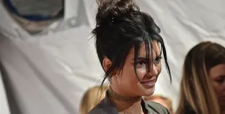 Kendall Jenner, menjadi salah satu orang yang tidak setuju dengan kebiasaan banyak orang saat ini, yaitu asik dengan dunianya sendiri meski sedang di keramaian. Lantaran itu Kendall menghapus akun Instagramnya. (AFP/Bintang.com)