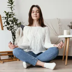 Yuk, intip 5 trik yang bisa kamu coba untuk hidup slow living meski kamu tinggal di perkotaan. [Dok/freepik.com]
