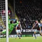 Gelandang Manchester City Kevin De Bruyne merobek gawang Burnley pada partai Liga Inggris 2021/2022, Sabtu (2/4/2022). (AFP/Oli Scarff)