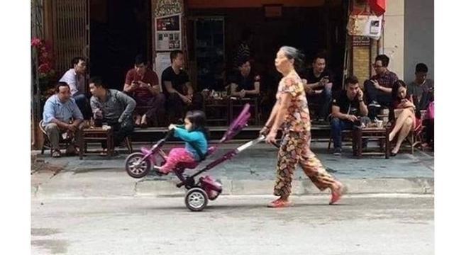 6 Tingkah Lucu Ibu-Ibu Bersama Buah Hati Ini Bikin Geleng Kepala