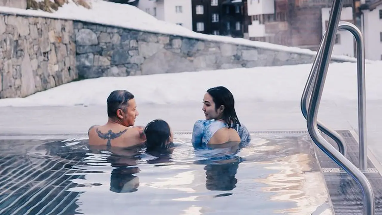 Momen kebersamaan Gading Marten, Gempita dan Gisella Anastasia. (Foto: Instagram/gisel_la)