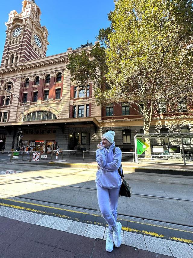 6 Momen Putri Anne Ajak Anak Liburan di Australia, Penampilannya Jadi Sorotan