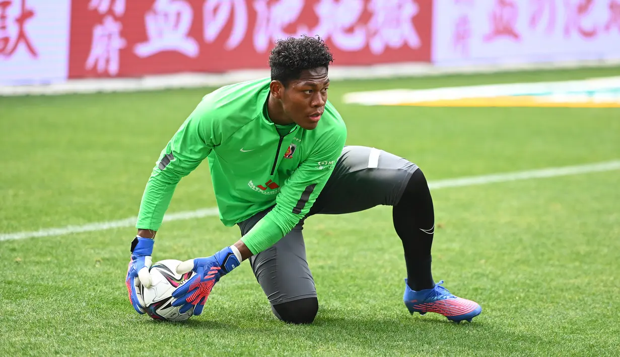 Zion Suzuki saat ini tengah menjalani musim pertama bermain bersama klub kasta pertama Liga Belgia, Sint-Truden dengan status pinjaman dari Urawa Red Diamonds. Tampil mengesankan bersama Sint-Truden, Zion Suzuki pun kini tengah diminati oleh klub raksasa Premier League, Manchester United. (j.league)