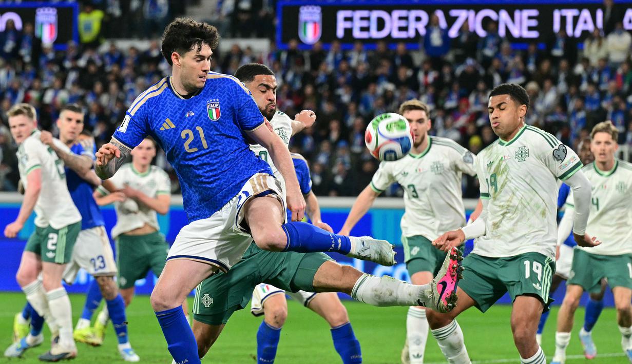 Italia tampil dominan sejak awal pertandingan yang berlangsung di Stdion Atleti Azzurri d'Italia, Kamis (26/3/2026) malam WIB. (AFP/Stefano Rellandi)