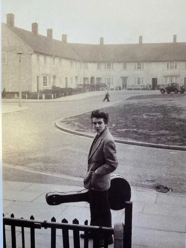 Foto lama di rumah George Harrison