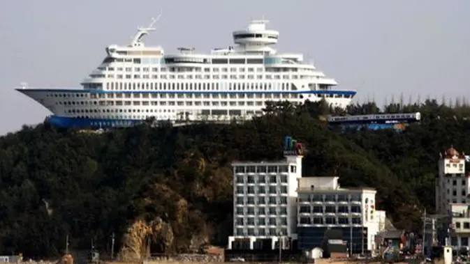 Hotel Unik Dengan Arsitektur Kapal Pesiar Terdampar Lifestyle Fimela Com