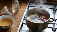 7 Resep Semprot Anti Kecoak Homemade Paling Ampuh, Bahan Sederhana Hasil Luar Biasa