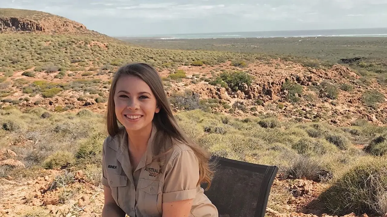 6 Potret Cantik Bindi Irwin, Anak Sulung Steve Irwin yang Akan Menikah