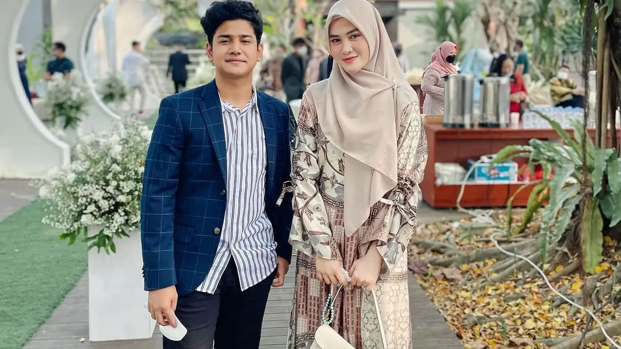 Tetap Berhubungan Baik, Ini 6 Potret Kebersamaan Henny Rahman dan Syakir Daulay
