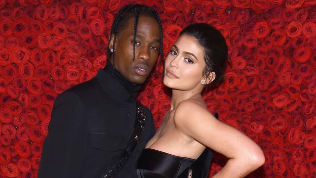 [Bintang] Kylie Jenner - Travis Scott
