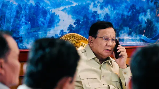 Momen Prabowo Telepon di Tengah Rapat Kebakaran Hutan, Minta Pompa dan Heli