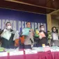 Konferensi pers pengungkapan narkoba jenis sabu dan ekstasi yang diedarkan suami-istri di Polresta Pekanbaru. (Liputan6.com/M Syukur)