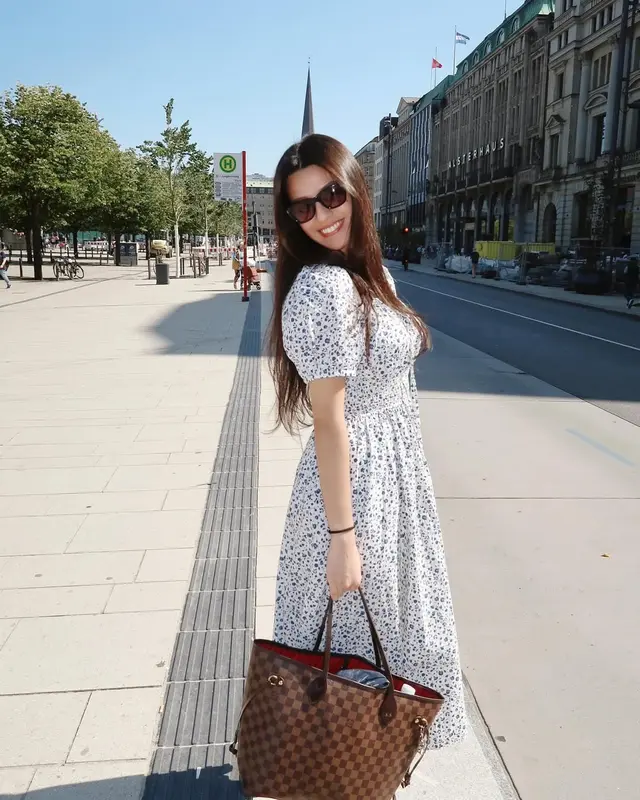 6 Potret Susan Sameh umumkan hamil anak pertama, pamer hasil USG di Jerman