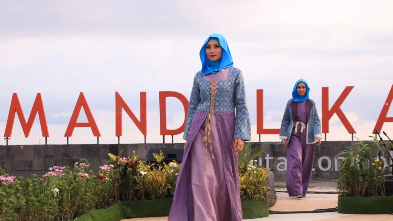Fashion Show Busana Muslim di NTB