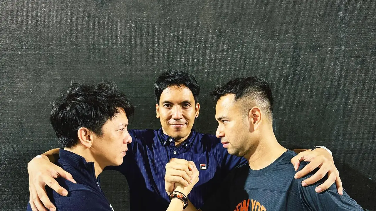 7 Potret Ariel Noah dan Raffi Ahmad Main Ping-Pong Sebelum Tanding di Tinju