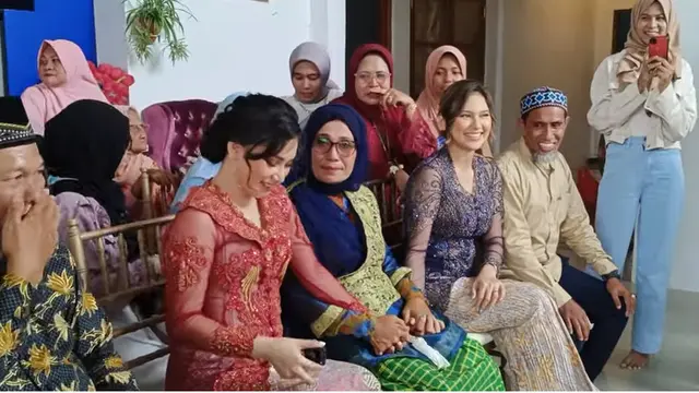 Indah Permatasari dan Ibunya