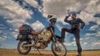 Seorang mantan tentanra berkendara naik sepeda motor sejauh 49.889 km atau hampir 4 kali diameter bumi. Alasannya? Karena putus dari pacar.