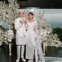 Potret Bahagia Angga Yunanda dan Shenina Cinnamon Resmi Menikah di Bali. [@angga]