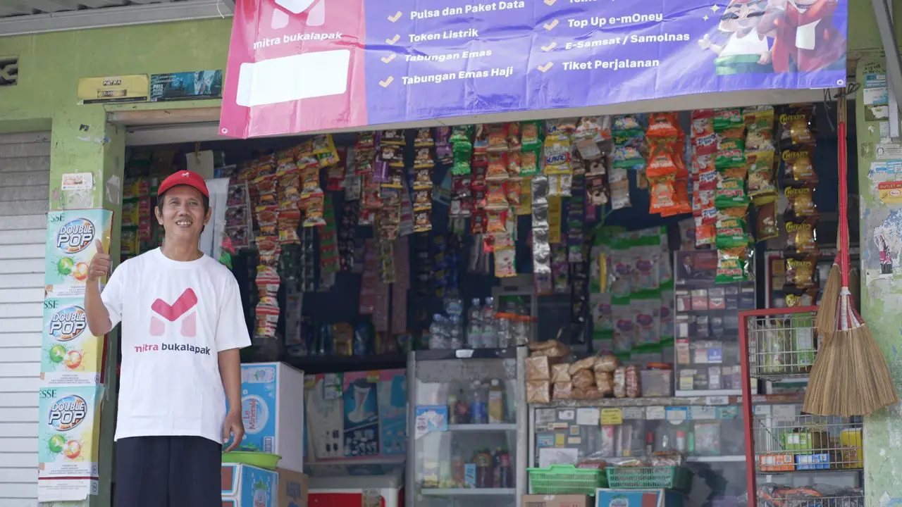 Suryanto, Mitra Bukalapak yang berasal dari Solo, Jawa Tengah. Bisnis Marketplace maupun online-to-offline (o2o) BUKA terus memberikan hasil yang baik dari seluruh aplikasi dan platform BUKA. (Foto: Bukalapak)