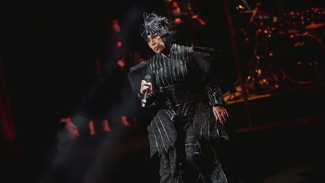 Melly Goeslaw saat Konser di Malaysia, credit: @nasikilla