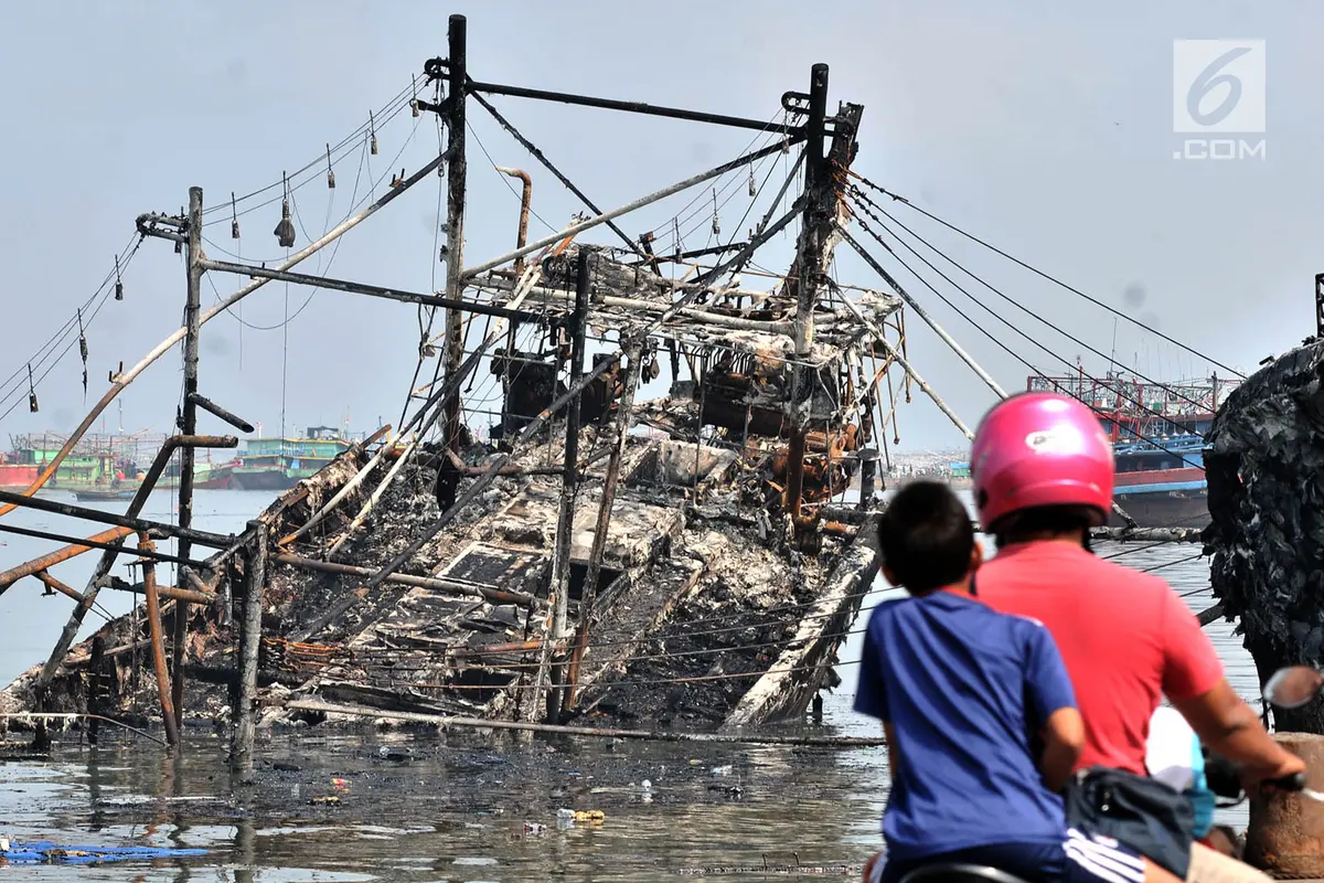 Kondisi Kapal-Kapal di Muara Baru Usai Dilalap Api