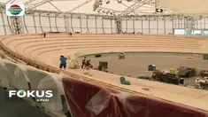 Empat bulan jelang Asian Games 2018, atap velodrome dan kursi penonton tampak telah tertata rapi. Bahkan jalur velodrome kini sudah terpasang.
