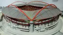 Maket atau replika dari stadion da Luz yang berkapasitas 64.642 penonton. (Bola.com/Bagaskara Lazuardi)