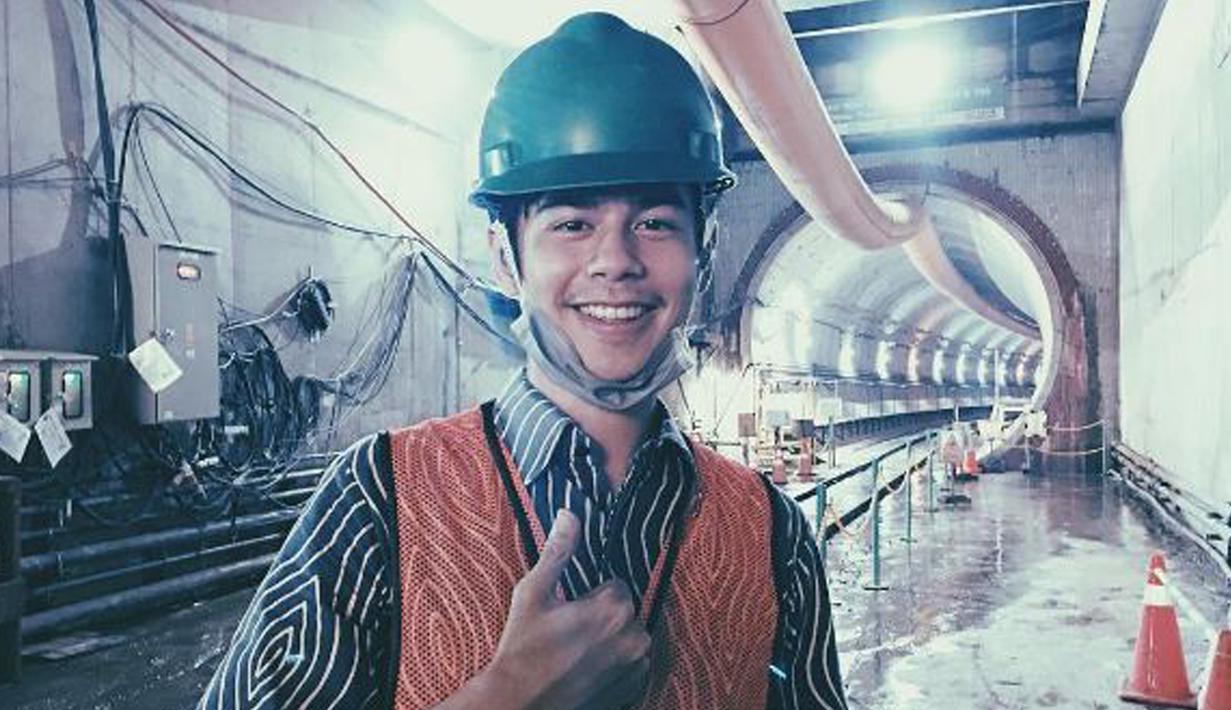 Menyandang disabilitas, ternyata bukan akhir segalanya. Panji Surya Sahetapy adalah penyandang tunarungu yang berhasil menerima medali dalam kompetisi TI untuk penyandang difabel di Bangkok. (instagram.com/suryasahetapy)