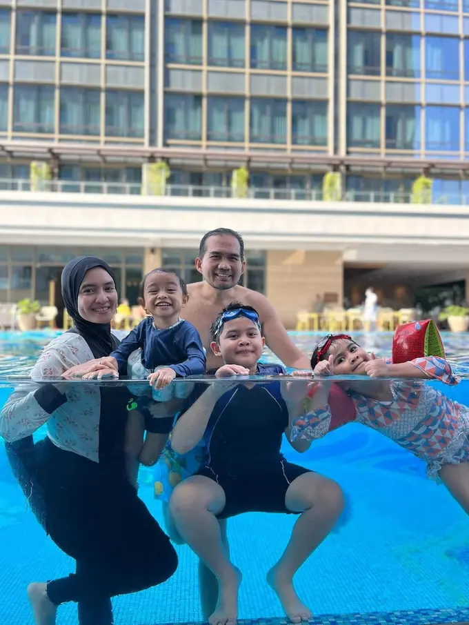 Intan Nuraini bersama keluarga (Instagram/intan_nuraini23)