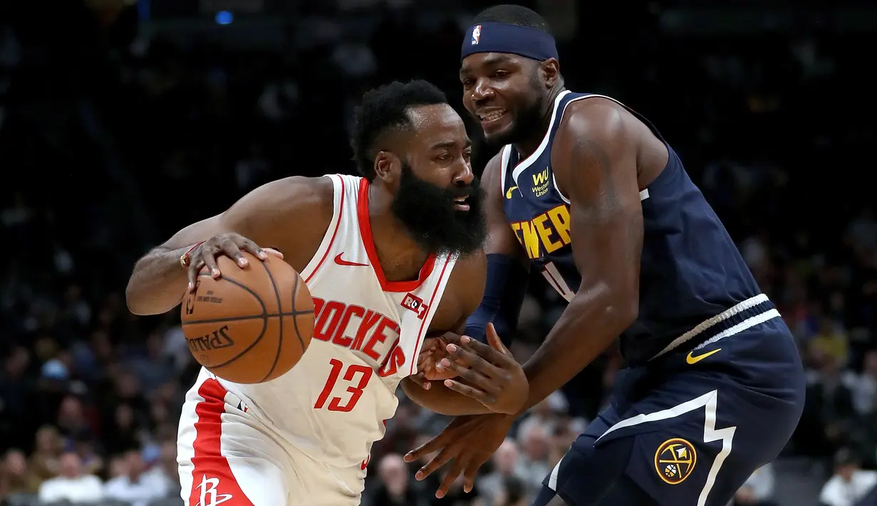 Catatan fenomenal terjadi saat James Harden mencetak 44 point ketika dirinya mengantar Houston Rockets mengalahkan Philadephia 76ers. (AFP/Getty Images/Matthew Stockman)
