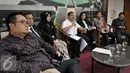 Parlindungan Purba (tengah) memberikan keterangan pers terkait penanganan kebakaran hutan dan lahan, Jakarta, Selasa (3/11). Pansus akan mengundang para ahli dan hasilnya akan disampaikan kepada pemerintah. (Liputan6.com/Johan Tallo)