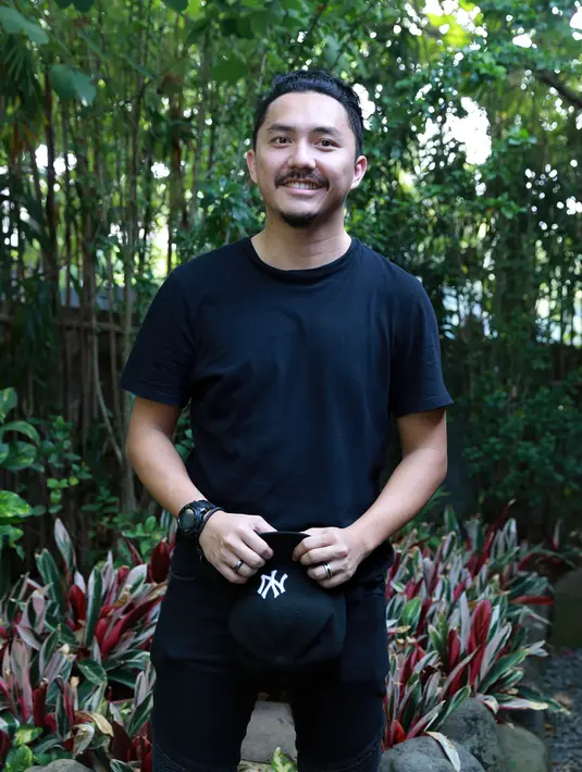 Nantinya, dalam puncak acara tersebut Omesh akan kebagian yang terakhir karena kontraknya dengan produk iklan dan acara televisi yang menuntutnya untuk tampil dengan rambut klimis. (Wimbarsana/Bintang.com)