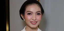 Selvi Ananda saat Rayakan Hari Kartini. [@antoniusanungmakeup]