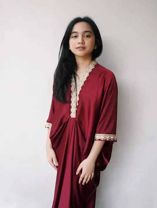 Masih ada yang namanya tahap revisi, ia pun sempat merasa tak yakin bisa melewati tahapan yang satu ini. apalagi bersama dengan teman-teman seperjuangan yang terus saling memberikan dukungan. (Instagram/auroramanda)