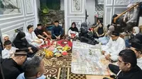 7 Potret Rumah Mpok Alpa Dipadati Ribuan Jemaah saat Tahlilan 7 Hari, Penuh Haru