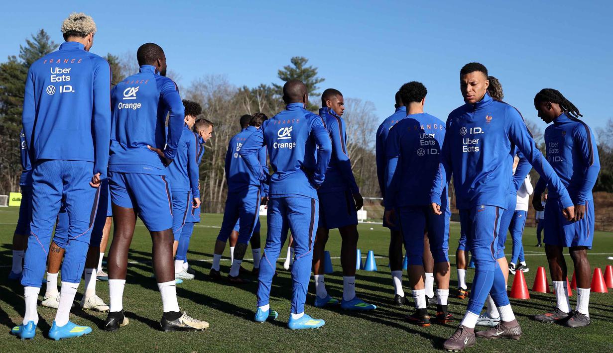 Kedua timnas akan melakoni pertandingan persahabatan internasional yang akan berlangsung pada Jumat 27 Maret 2026 pukul 02.30 WIB dini hari. Tampak dalam foto, striker dan kapten timnas Prancis, Kylian Mbappe, saat mengikuti sesi latihan di pusat pelatihan New England Revolution di Foxborough, Massachusetts, pada 25 Maret 202. (Franck FIFE/AFP)