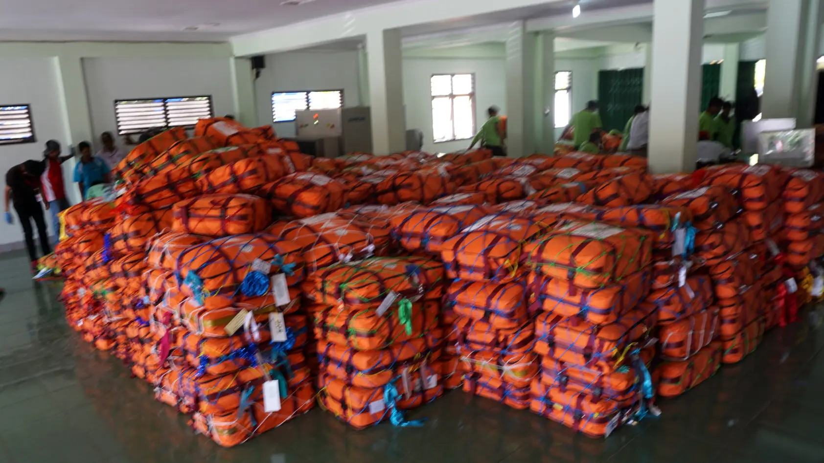 Koper milik calon jemaah haji terihat menumpuk di gudang bagasi Asrama Haji Donohudan Boyolali, Selasa (1/8).(Liputan6.com/Fajar Abrori)