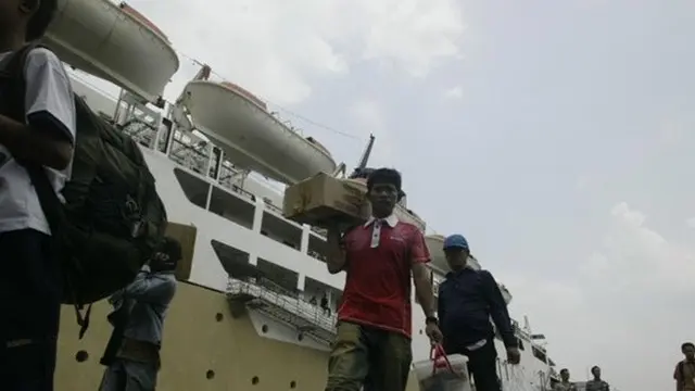 aktivitas mudik pelabuhan.