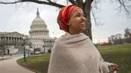 Senator Amerika Serikat (AS) Ilhan Omar berjalan saat akan mengikuti pelantikan di Gedung Kongres AS, Capitol, Washington, Kamis (3/1). Omar berhasil terpilih menjadi senator AS setelah memenangkan pemilihan di Minnesota. (Glen Stubbe/Star Tribune via AP)