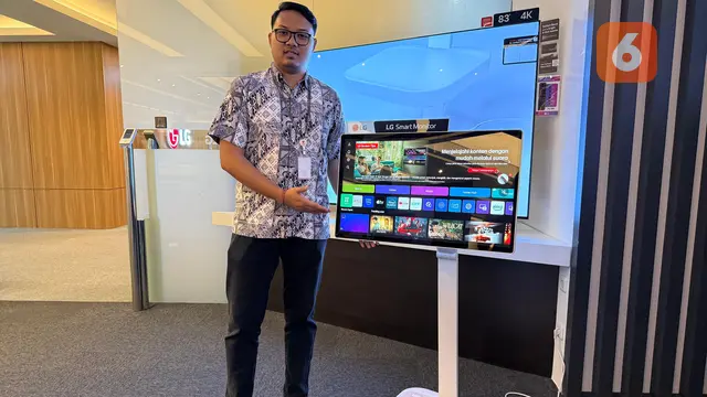 Product Manager Monitor of Media Solution at LG Electronics Indonesia, Prema Dipta, saat peluncuran LG Smart Monitor Swing di Jakarta. Liputan6.com/Iskandar
