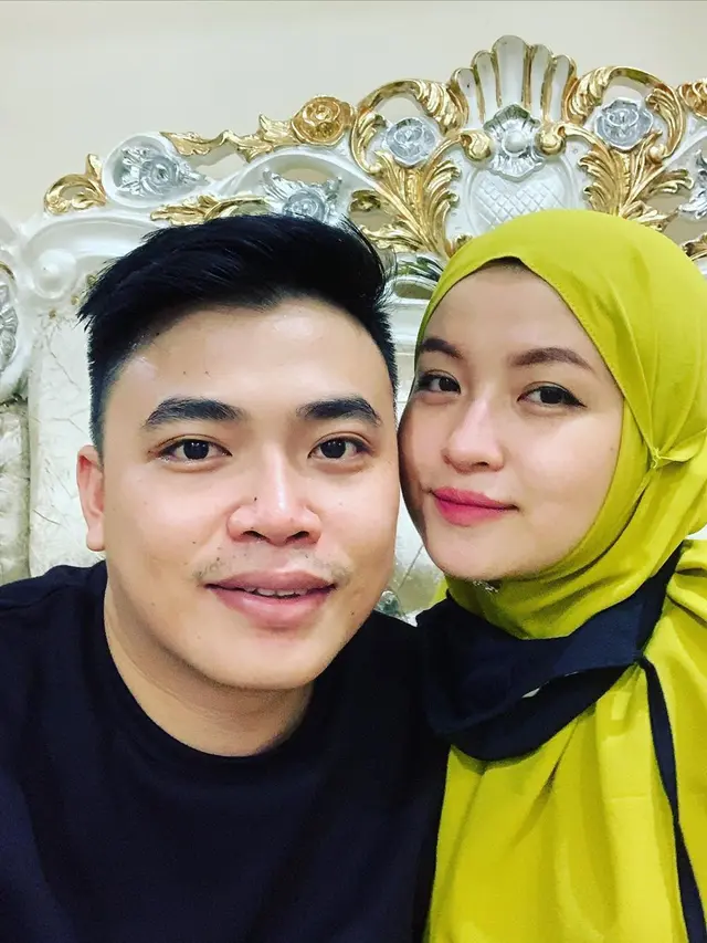 6 Potret Ninie Mbayang, Kakak Rey Mbayang yang Jarang Terekspos