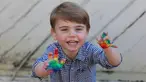 Pangeran Louis saat merayakan ulang tahunnya yang ke-2 di Inggris ( 22/4/2020). Foto-foto acara ulang tahun Pangeran Louis diabadikan oleh ibunya Kate Middleton  serta membagikannya ke akun media sosial Kensington Palace. (The Duchess of Cambridge / Kensington Palace via AP)