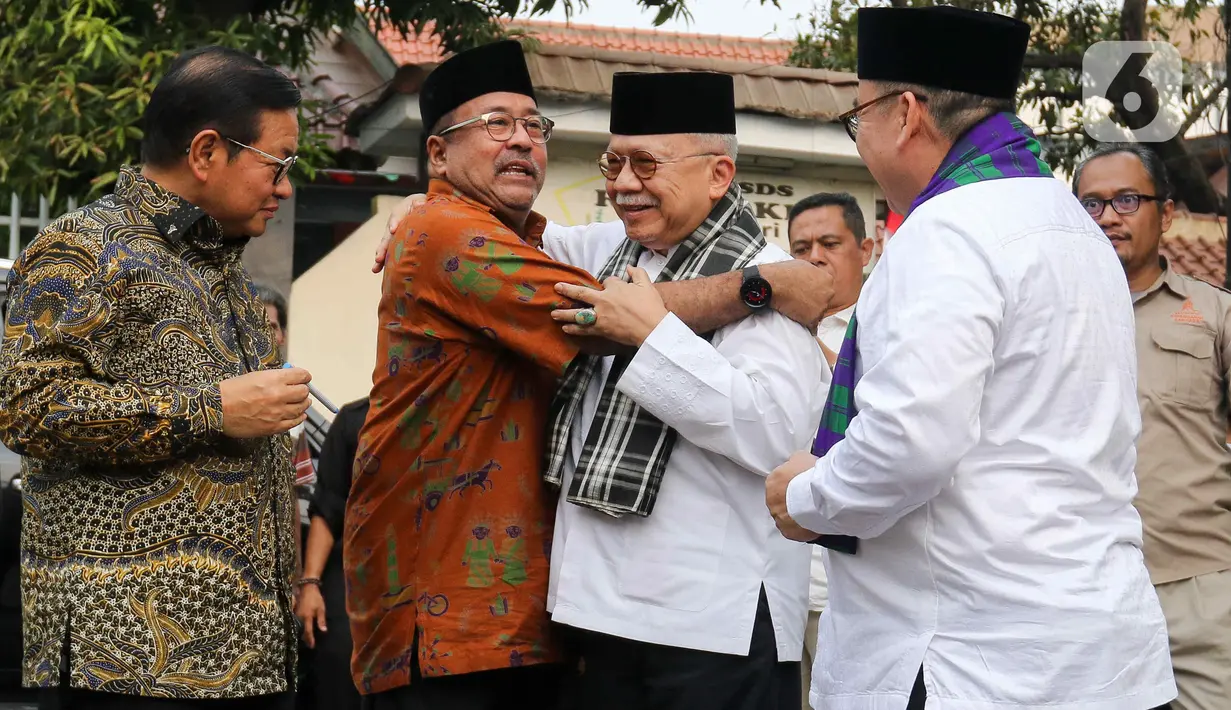 Bakal calon gubernur dan bakal calon wakil gubernur DKI Jakarta, Pramono Anung dan Rano Karno saat bertemu dengan mantan Gubernur DKI Jakarta Fauzi Bowo di Museum MH Thamrin, Jakarta, Selasa (3/9/2024). (Liputan6.com/Herman Zakharia)