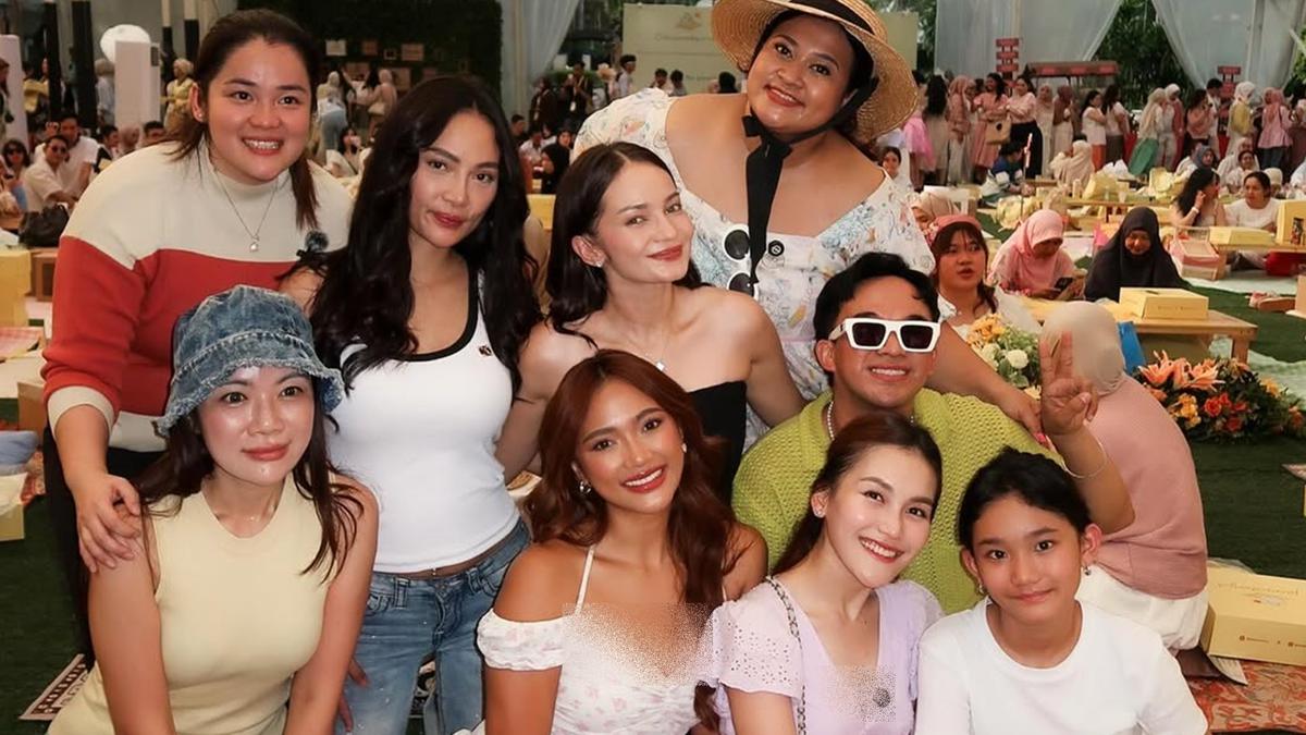 7 Potret Artis di Acara Cake Picnic Story Hesti Purwadinata, Bergaya Penuh Ceria