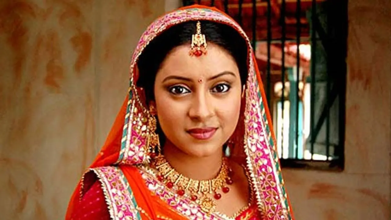 Pratyusha Banerjee yang tak lain adalah pemeran tokoh Anandhi meninggal satu tahun yang lalu. 