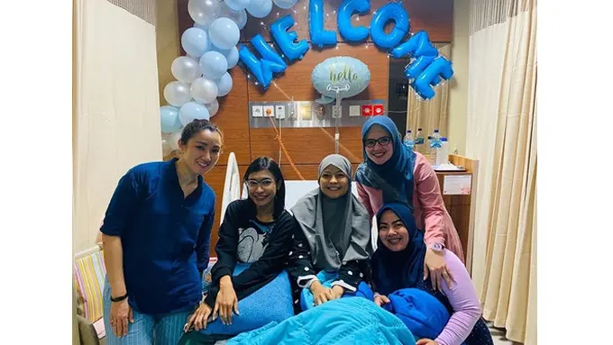 5 Potret Terbaru Tantri Kotak Usai Melahirkan, Wajah Anak Curi Perhatian