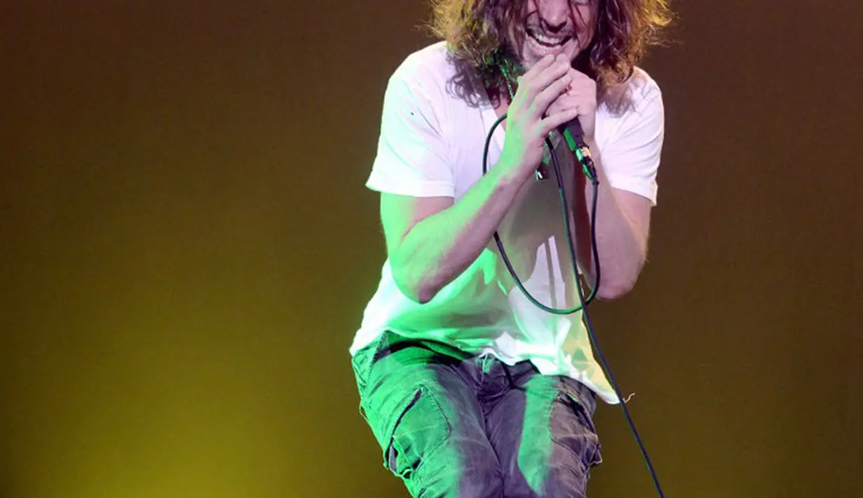 Chris Cornell, pergi untuk selamanya dan menjadi luka yang mendalam untuk orang-orang terdekat, seperti kerabat, sahabat, dan para penggemar. Kematian Chris yang terbilang mendadak ini sangat mengejutkan siapapun yang mendengarnya. (AFP/Bintang.com)