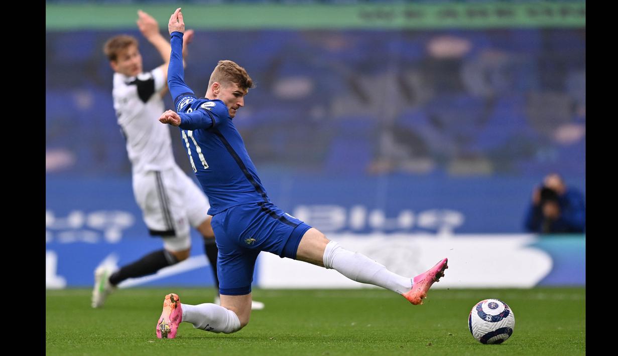 Babak kedua berjalan, Chelsea langsung mengambil inisiatif serangan. Timo Werner (kanan) pun memberikan andil besar bagi gol kedua Chelsea. (Foto: AFP/Pool/Justin Setterfield)