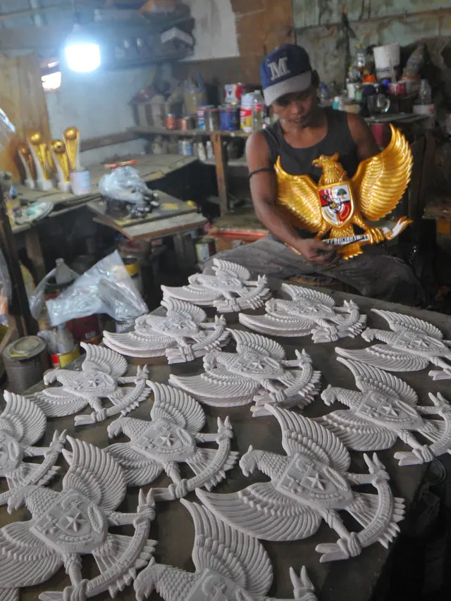 Mendekati HUT RI ke-79, Pemintaan Produksi Kerajinan Patung Garuda Pancasila Meningkat